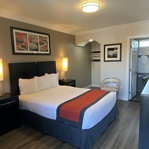 Zimmer mit Queensize-Bett für Gäste mit Behinderungen